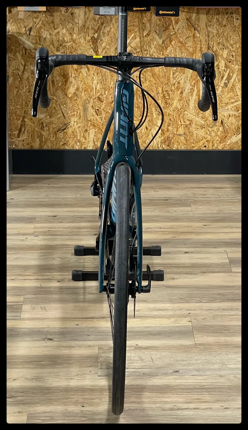 Giant Defy Advanced 2 Large Deep Lake 2022-2